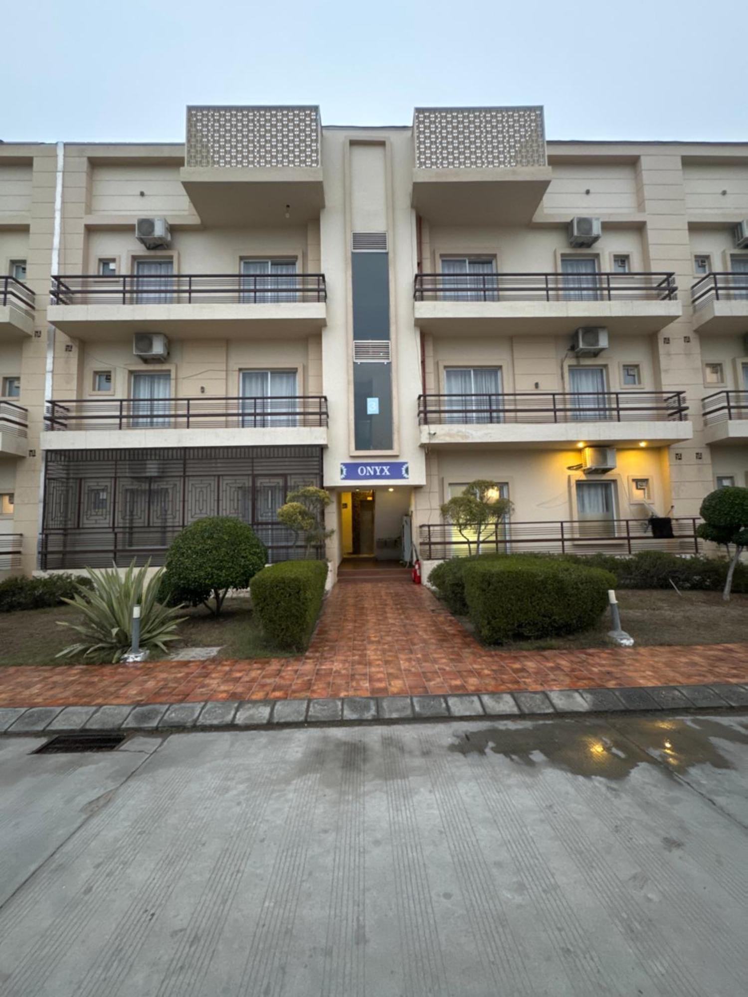 Pearl Suites At Omex Entrenity Вриндавана Экстерьер фото