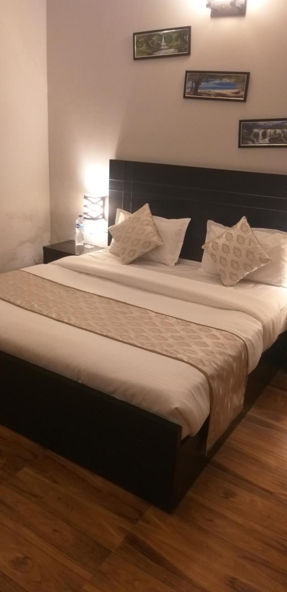 Pearl Suites At Omex Entrenity Вриндавана Экстерьер фото