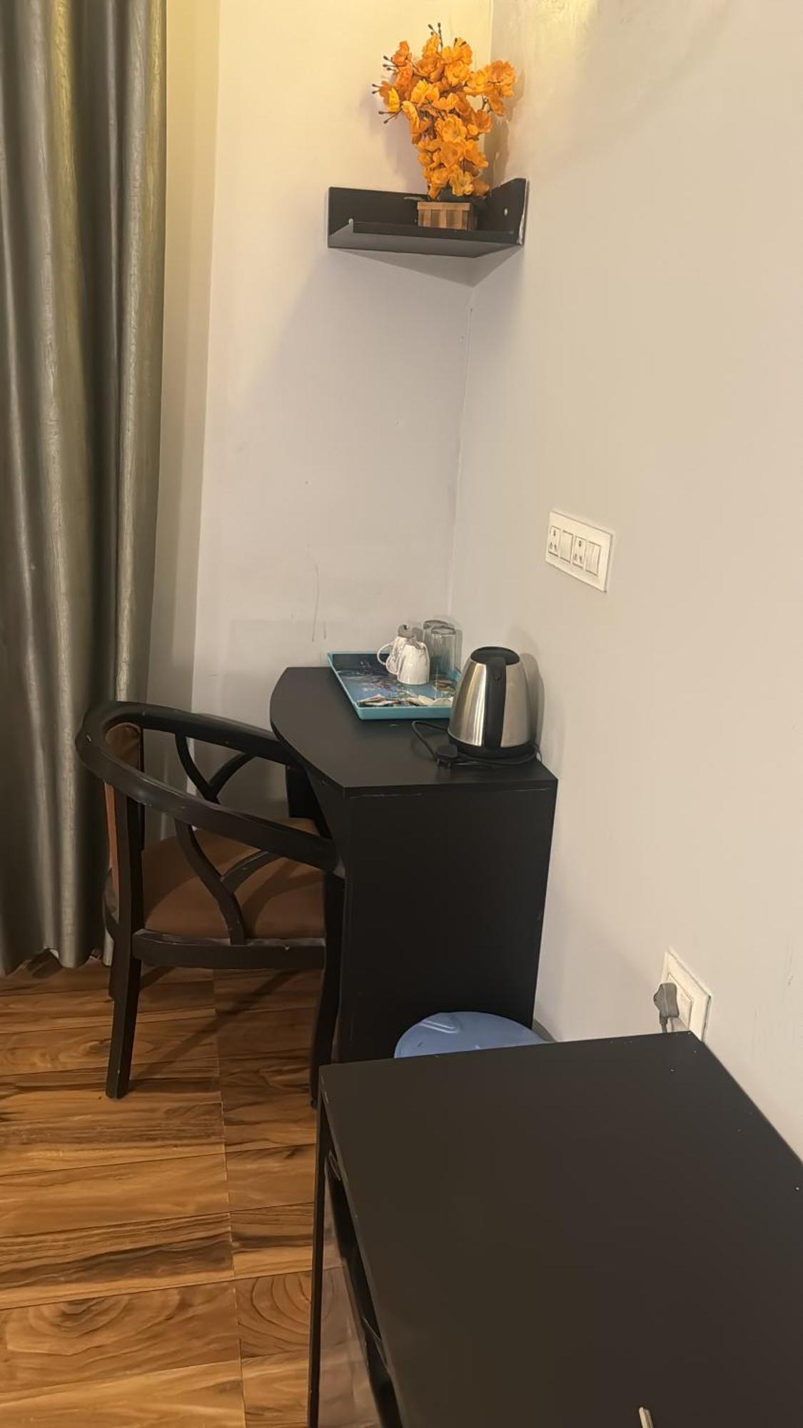 Pearl Suites At Omex Entrenity Вриндавана Экстерьер фото